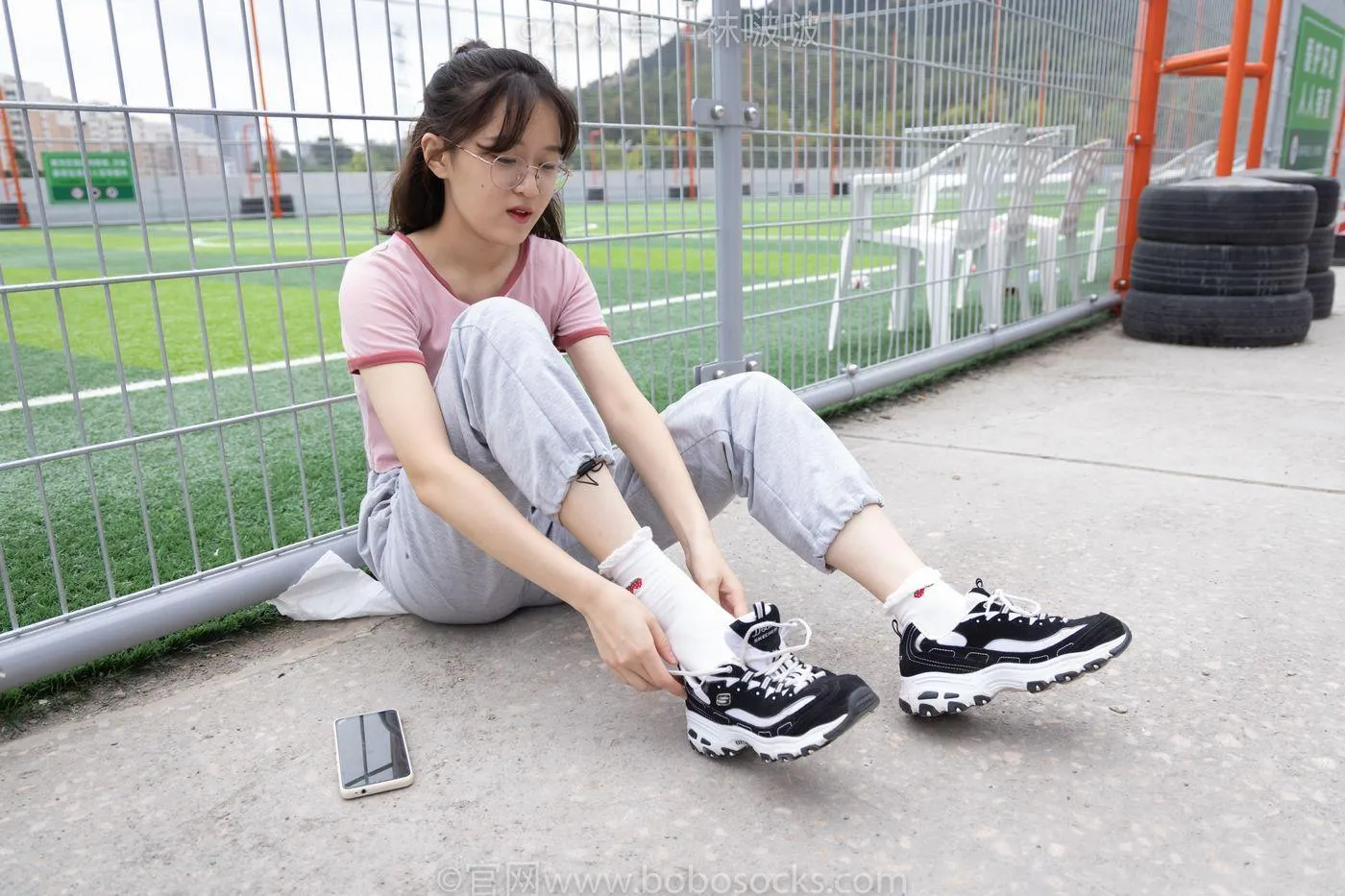[BoBoSocks袜啵啵]NO.016 熊熊-斯凯奇运动鞋、棉袜（踩脏）、裸足 [147P]插图
